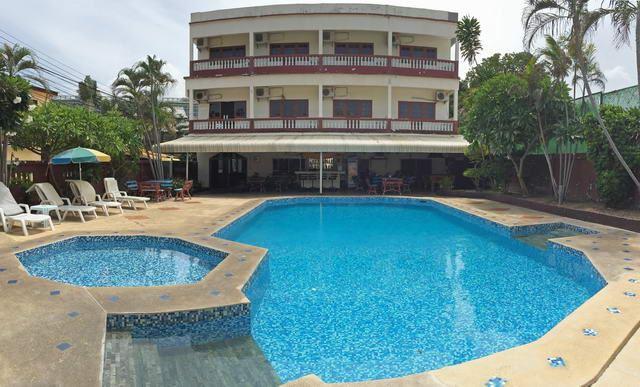 Guest House For Sale Naklua showing the guest house and pool Guest House For Sale Naklua showing the guest house and pool