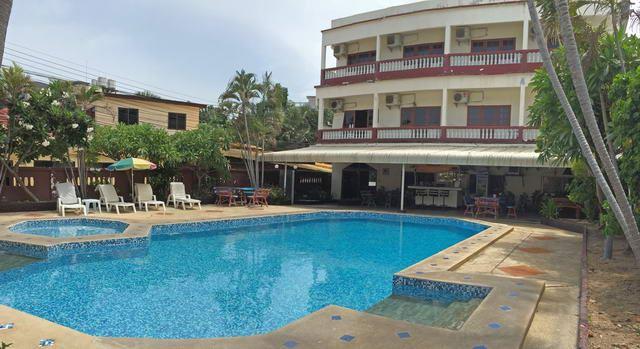 Guest House For Sale Naklua showing the large swimming pool Guest House For Sale Naklua showing the large swimming pool