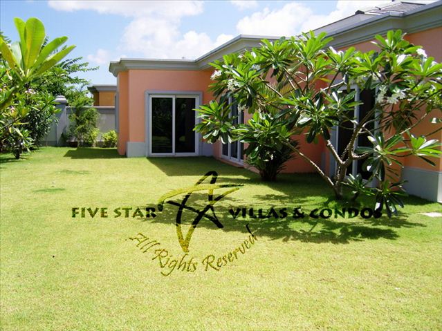 House for sale at Siam Royal View Pattaya showing house and garden House for sale at Siam Royal View Pattaya showing house and garden