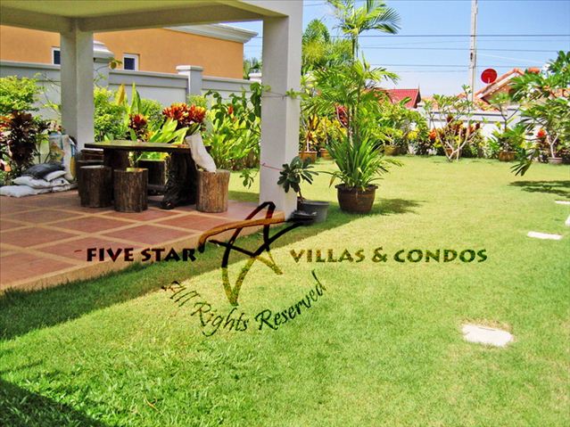 House for sale at Siam Royal View Pattaya showing the large garden House for sale at Siam Royal View Pattaya showing the large garden