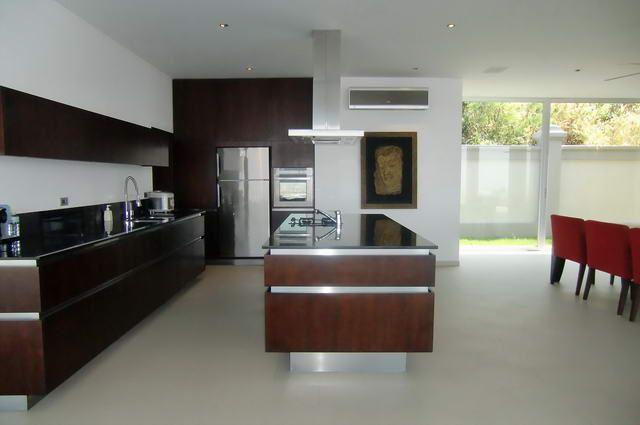 House for sale in Pattaya showing the kitchen House for sale in Pattaya showing the kitchen