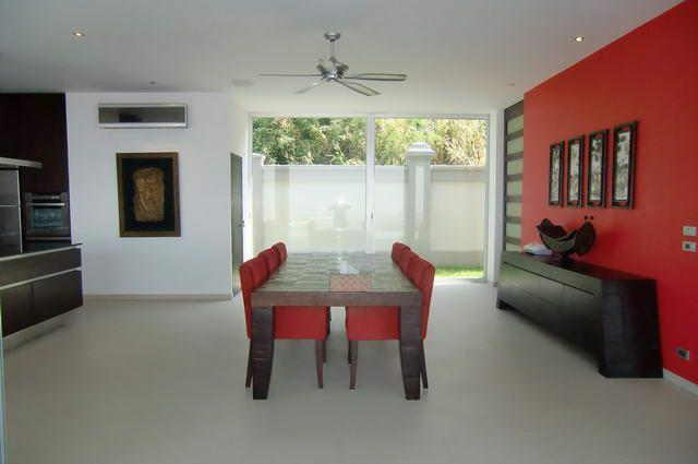 House for sale in Pattaya showing the dining area House for sale in Pattaya showing the dining area