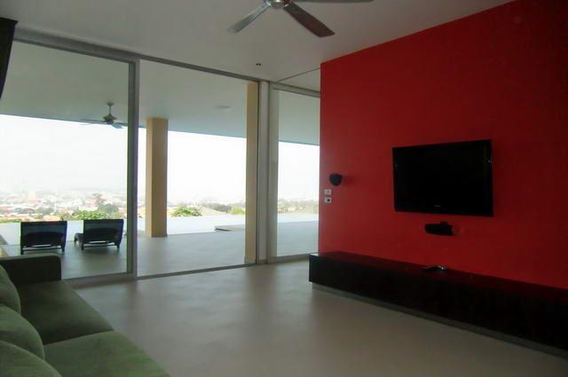 House for sale in Pattaya showing the living area House for sale in Pattaya showing the living area