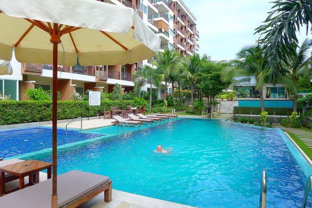 Condominium For Sale South Pattaya showing the communal swimming pool Condominium For Sale South Pattaya showing the communal swimming pool