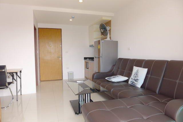 Condominium For Sale South Pattaya showing the dining, kitchen and living areas Condominium For Sale South Pattaya showing the dining, kitchen and living areas