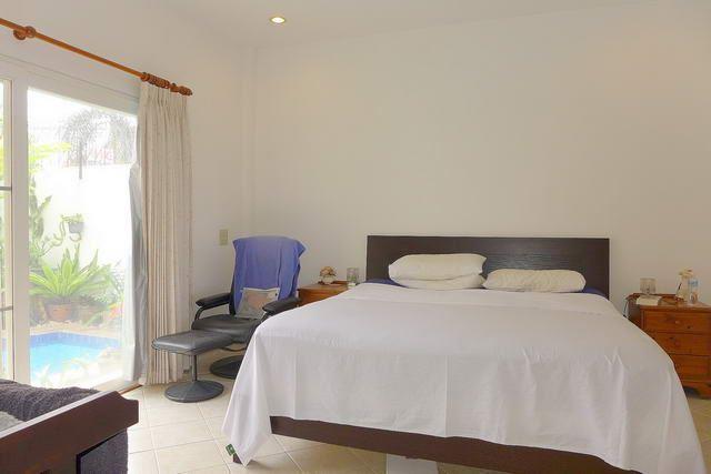 House for sale East Pattaya showing the master bedroom House for sale East Pattaya showing the master bedroom