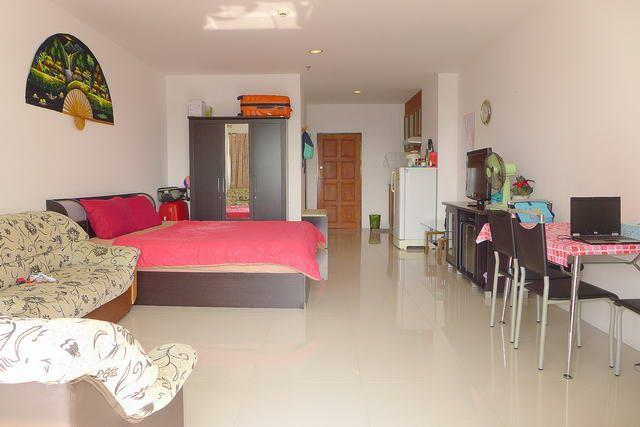 Condominium for sale Jomtien showing the condo suite Condominium for sale Jomtien showing the condo suite