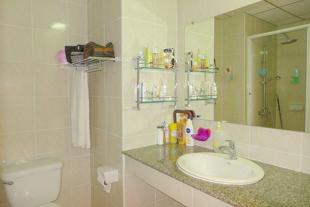 Condominium for sale Jomtien showing the bathroom Condominium for sale Jomtien showing the bathroom