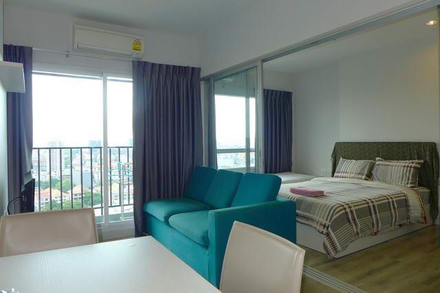 Condominium for sale Central Pattaya showing the living and bedroom areas Condominium for sale Central Pattaya showing the living and bedroom areas