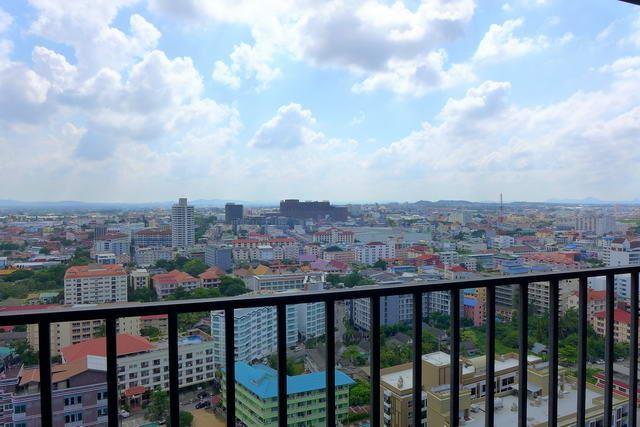 Condominium for sale Central Pattaya showing the balcony view Condominium for sale Central Pattaya showing the balcony view