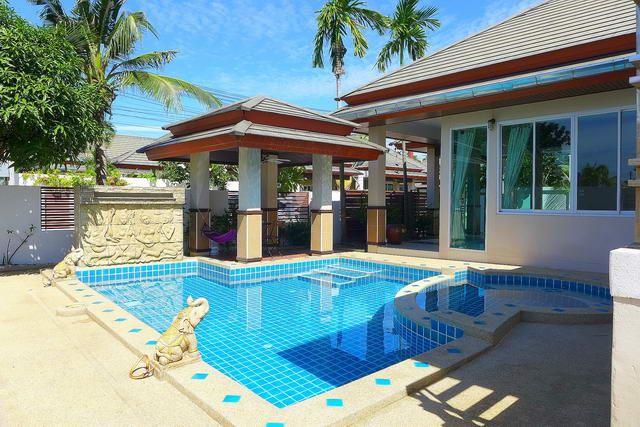 House for sale Huay Yai Pattaya showing the house and pool House for sale Huay Yai Pattaya showing the house and pool