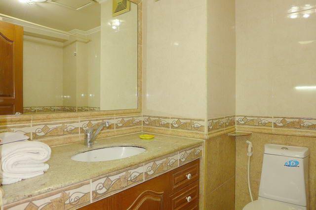 Condominium for sale South Pattaya showing the bathroom Condominium for sale South Pattaya showing the bathroom