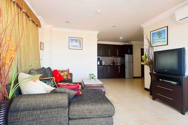Condominium for sale Central Pattaya showing the open plan living area Condominium for sale Central Pattaya showing the open plan living area