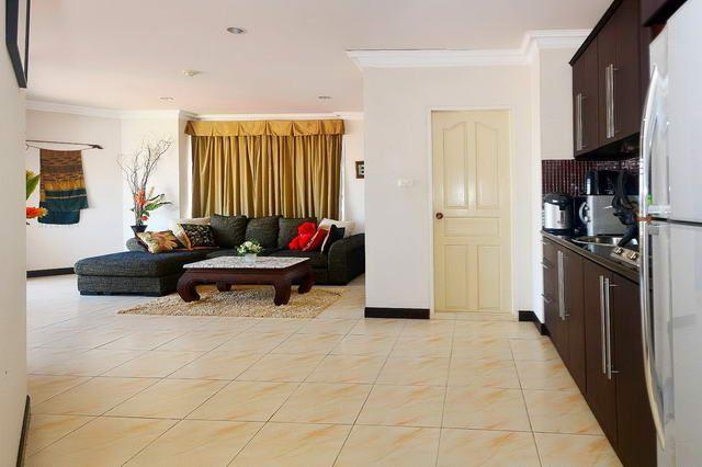 Condominium for sale Central Pattaya showing the living and dining area Condominium for sale Central Pattaya showing the living and dining area