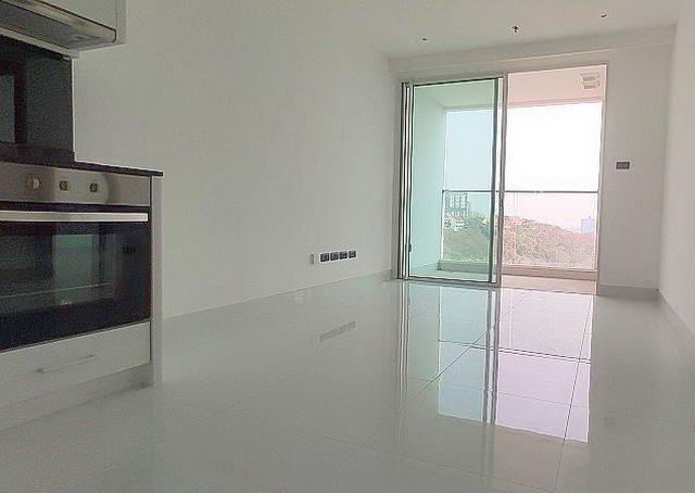 Condominium for sale on Pratumnak Hill showing the open plan living area Condominium for sale on Pratumnak Hill showing the open plan living area