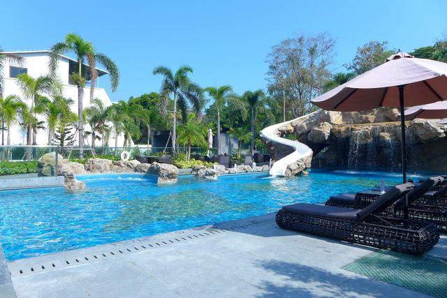 Condominium for sale on Pratumnak Hill showing the large communal pool Condominium for sale on Pratumnak Hill showing the large communal pool