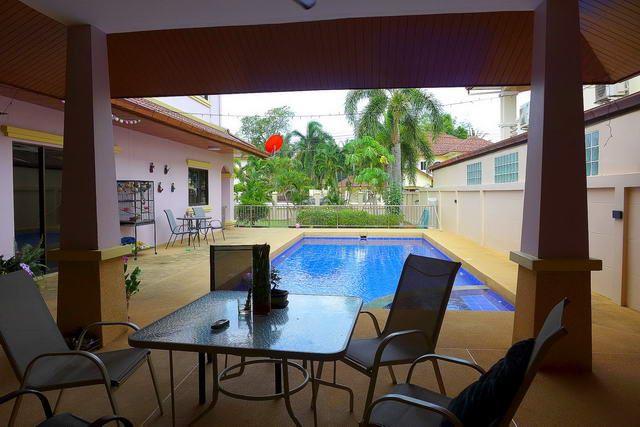 House for sale East Pattaya showing the private pool House for sale East Pattaya showing the private pool
