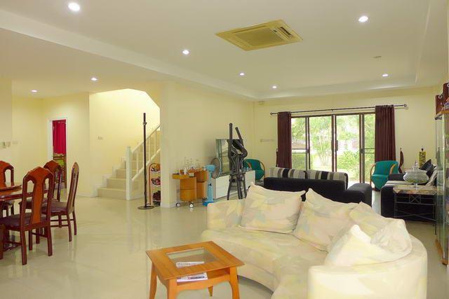 House for sale East Pattaya showing the open plan concept House for sale East Pattaya showing the open plan concept