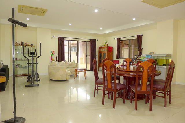 House for sale East Pattaya showing the large living area House for sale East Pattaya showing the large living area