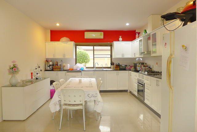 House for sale East Pattaya showing the kitchen House for sale East Pattaya showing the kitchen