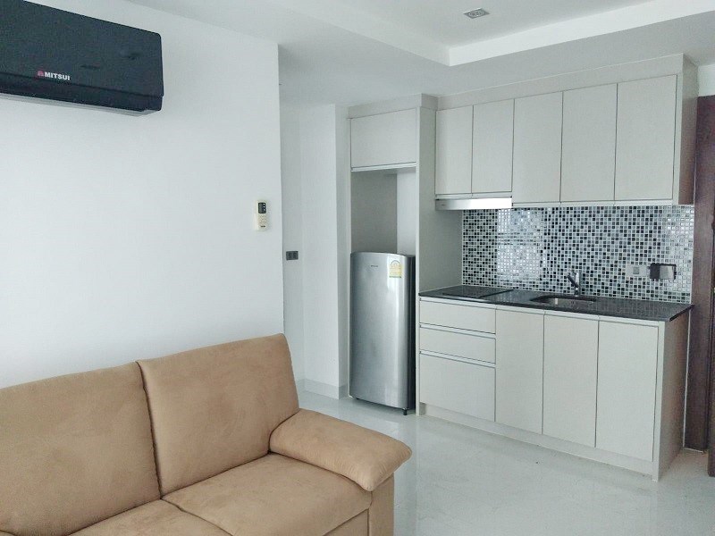 Condominium for sale Wong Amat showing the living and kitchen areas Condominium for sale Wong Amat showing the living and kitchen areas