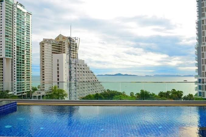 Condominium for sale Wong Amat showing the rooftop pool Condominium for sale Wong Amat showing the rooftop pool