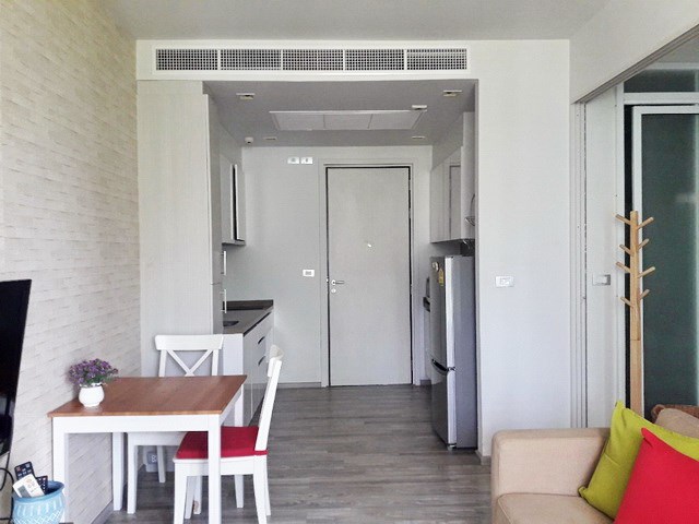 Condominium For rent Wongamat Pattaya showing the dining and kitchen areas Condominium For rent Wongamat Pattaya showing the dining and kitchen areas