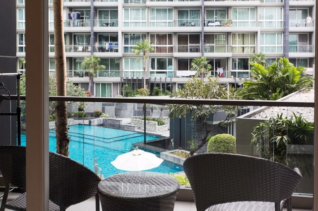 Condominium for rent Pattaya showing the balcony and views Condominium for rent Pattaya showing the balcony and views