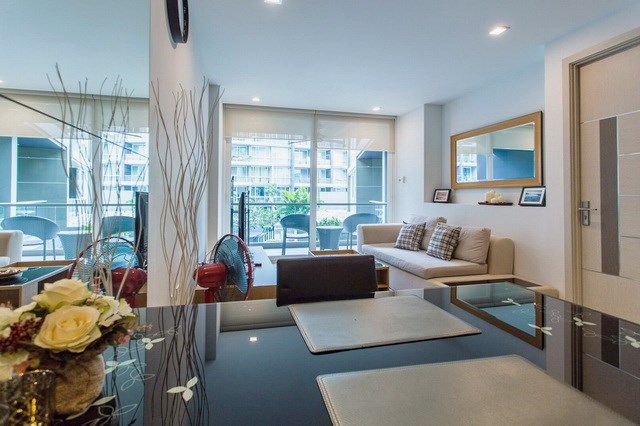 Condominium for rent Pattaya showing the dining and living areas Condominium for rent Pattaya showing the dining and living areas