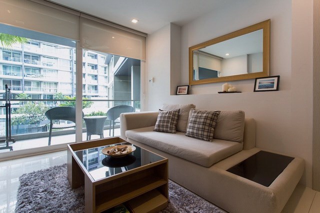Condominium for rent Pattaya showing the living area and balcony Condominium for rent Pattaya showing the living area and balcony