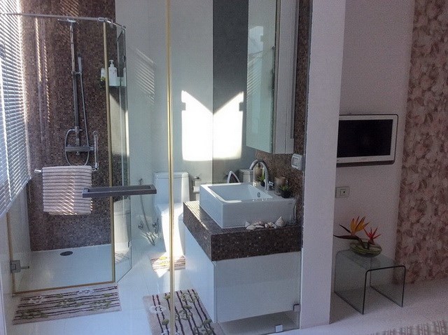 Condominium for rent Wong Amat Sanctuary showing the second bathroom Condominium for rent Wong Amat Sanctuary showing the second bathroom
