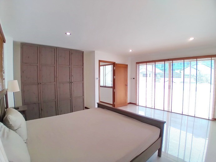 House for rent Jomtien Beach showing the fourth bedroom and balcony House for rent Jomtien Beach showing the fourth bedroom and balcony
