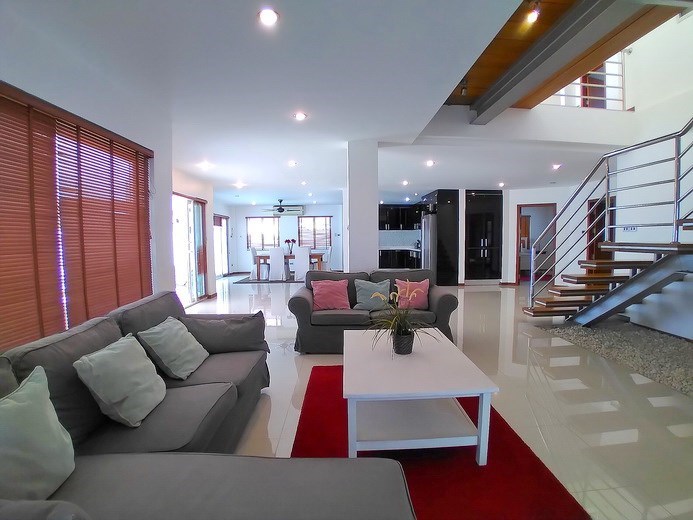 House for rent Jomtien Beach showing the living area House for rent Jomtien Beach showing the living area