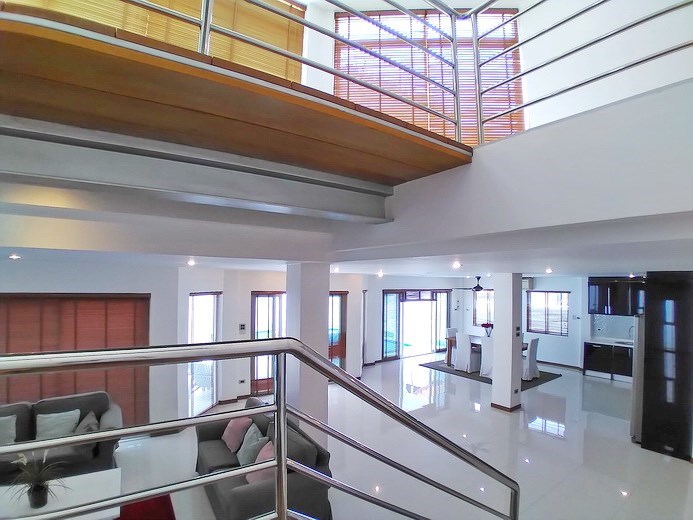 House for rent Jomtien Beach showing the staircase House for rent Jomtien Beach showing the staircase