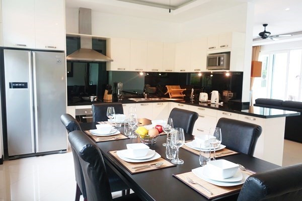 House for rent East Pattaya showing the dining and kitchen areas House for rent East Pattaya showing the dining and kitchen areas