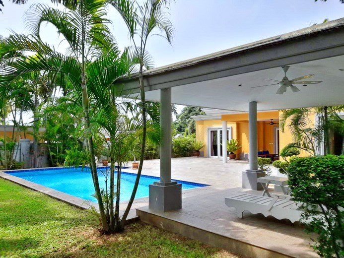 House for rent Pattaya at Siam Royal View showing the house, pool and sala House for rent Pattaya at Siam Royal View showing the house, pool and sala