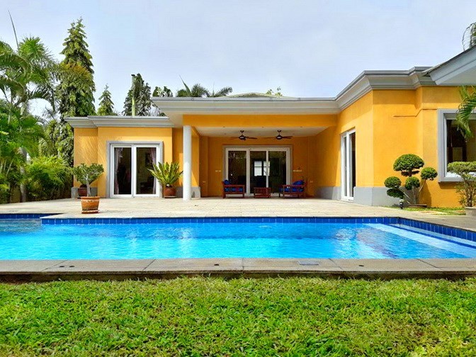 House for rent Pattaya at Siam Royal View showing the house, terrace and pool House for rent Pattaya at Siam Royal View showing the house, terrace and pool