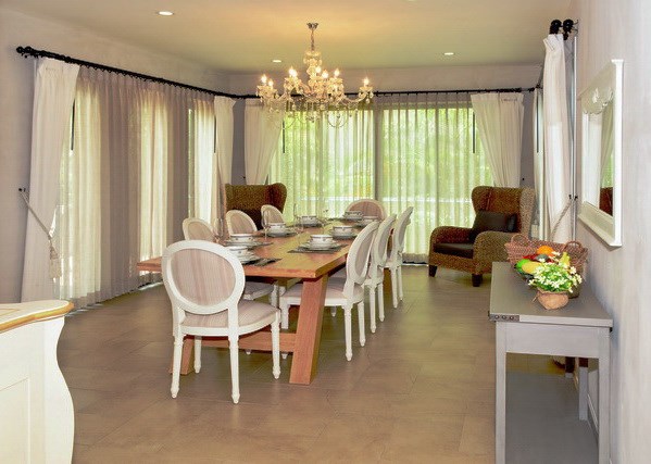 House for rent Na Jomtien Pattaya showing the dining room House for rent Na Jomtien Pattaya showing the dining room