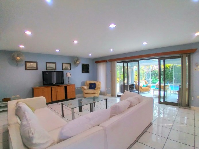 House for rent Pattaya showing the living room House for rent Pattaya showing the living room