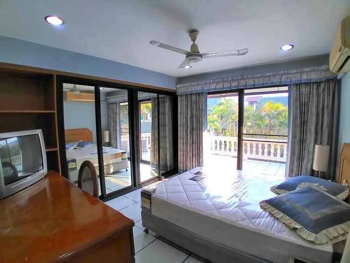 House for rent Pattaya showing the third bedroom with balcony House for rent Pattaya showing the third bedroom with balcony