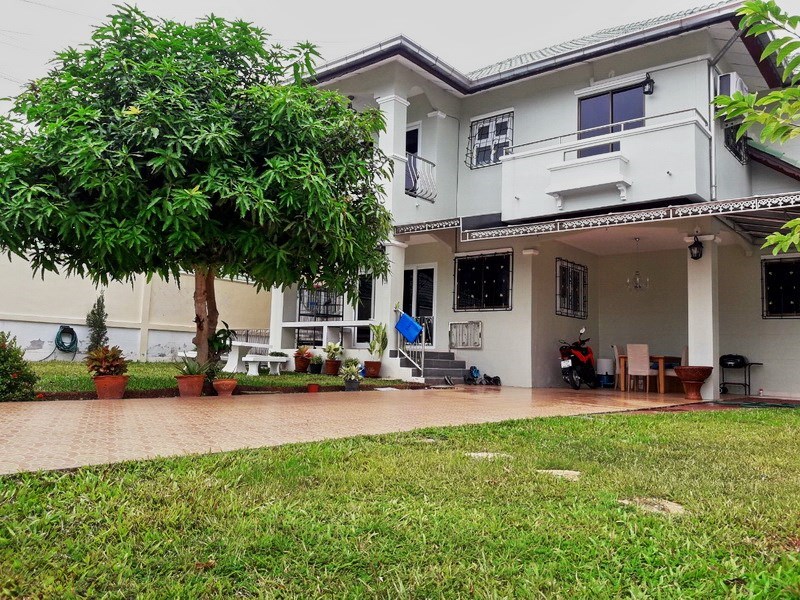 House for sale East Pattaya showing the house, covered terrace and garden House for sale East Pattaya showing the house, covered terrace and garden
