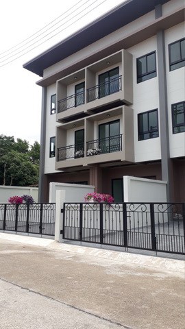House for sale East Pattaya showing house frontage House for sale East Pattaya showing house frontage