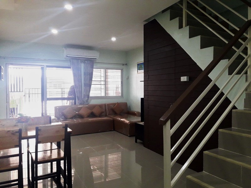 House for Sale East Pattaya showing the living and dining areas House for Sale East Pattaya showing the living and dining areas