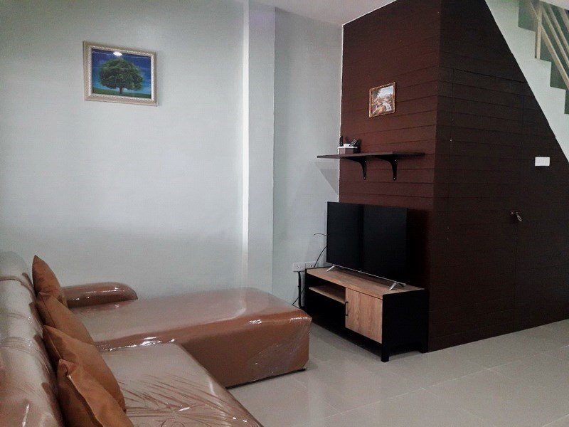 House for Sale East Pattaya showing the living room House for Sale East Pattaya showing the living room