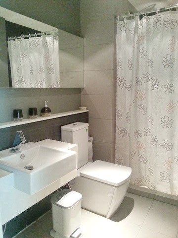 Condominium for rent Jomtien showing the bathroom Condominium for rent Jomtien showing the bathroom