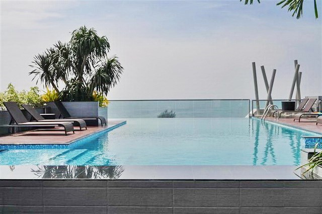Condominium for rent Jomtien showing the communal swimming pool Condominium for rent Jomtien showing the communal swimming pool