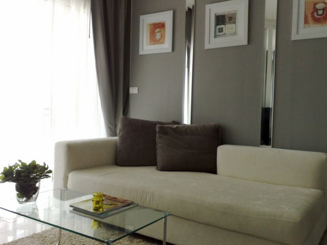 Condominium for rent Jomtien showing the living area Condominium for rent Jomtien showing the living area