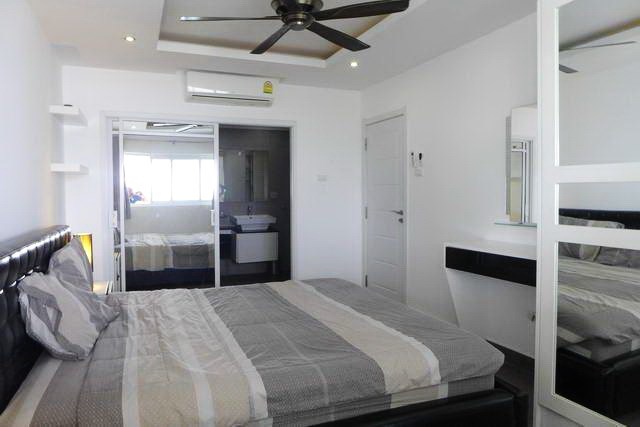 Condominium for rent Pratumnak showing the bedroom ensuite Condominium for rent Pratumnak showing the bedroom ensuite