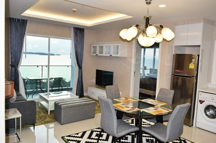 Condominium for rent Pratumnak Pattaya showing the dining and living areas Condominium for rent Pratumnak Pattaya showing the dining and living areas
