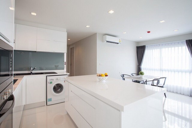 Condominium for Rent Ban Amphur showing the kitchen and dining areas Condominium for Rent Ban Amphur showing the kitchen and dining areas